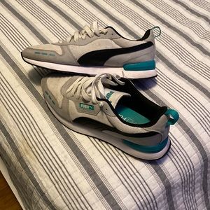 New pumas worn once. Teal color with white and gray. Looks great with anything.